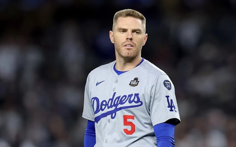 Freddie Freeman se somete a cirugía en el tobillo