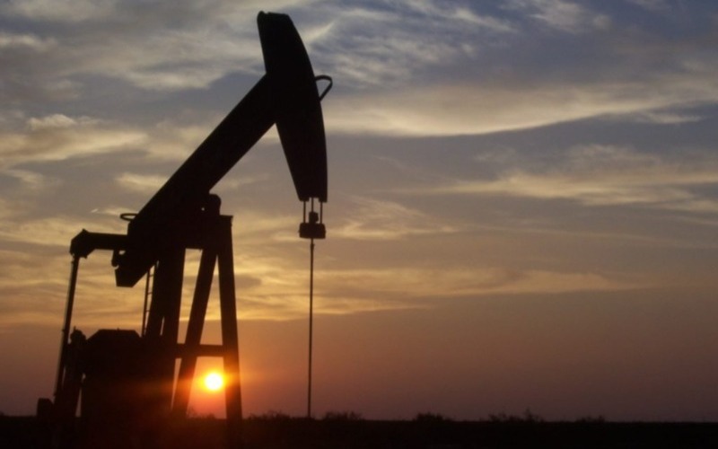 OPEP+ pospone hasta enero aumento de producción de 180.000 barriles diarios