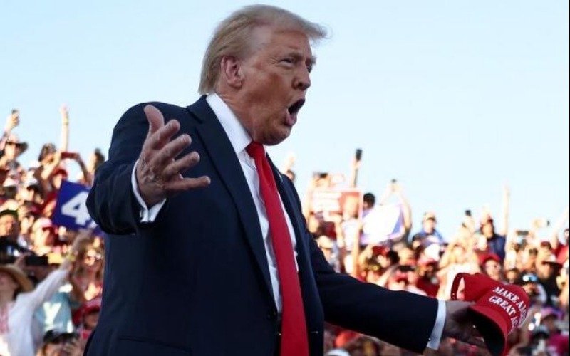 Detienen a hombre armado por posible intento de asesinato a Donald Trump en California