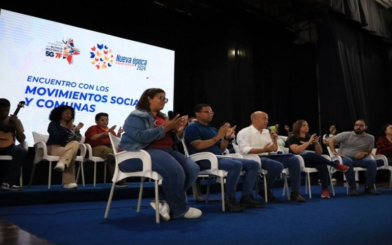 Ministro de Educación Héctor Rodríguez se reunió con representantes de movimientos sociales y comunas