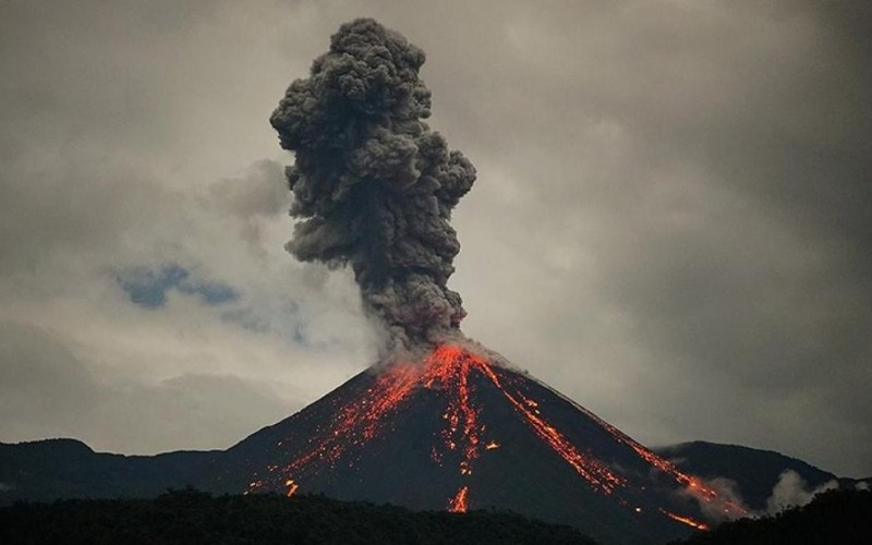 Detectan salida de una corriente de piroclastos del volcán ecuatoriano El Reventador