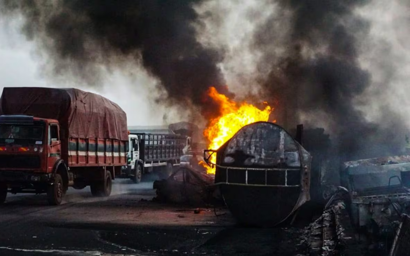 Aumenta a 105 los fallecidos por explosión de un camión de combustible en Nigeria