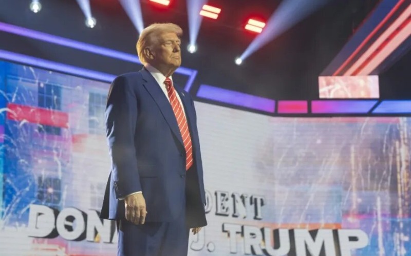 Donald Trump promete “poner fin a la locura  transgénero”