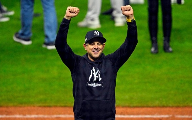 Mánager Aaron Boone renueva con Yanquis por octava temporada