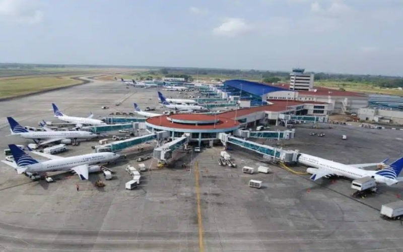 Aeropuerto de Panamá opera con normalidad tras suspensión de "minutos" por cruce de aves