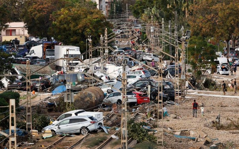 España supera los 200 fallecidos por inundaciones y envía más militares a las zonas afectadas