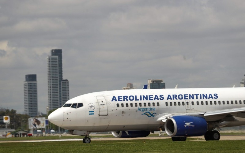 Gobierno del presidente Javier Milei insiste en su plan de privatizar o cerrar Aerolíneas Argentinas