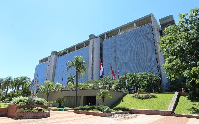 Banco Central de Paraguay inyectará 15 millones de dólares diarios para frenar alza del dólar