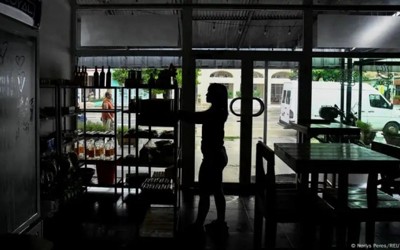 Gobierno cubano suspende las actividades laborales por tres días más