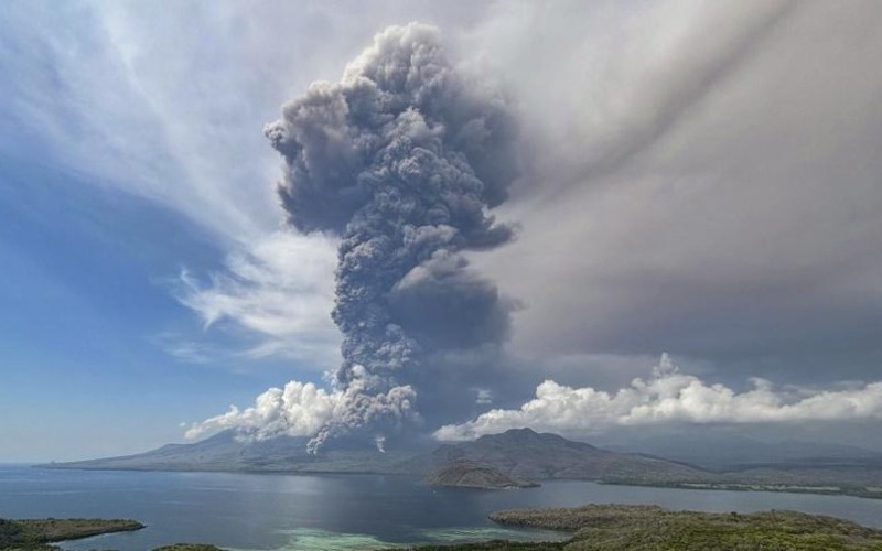 Indonesia amplía radio de exclusión por actividad del volcán Lewotobi Laki-laki