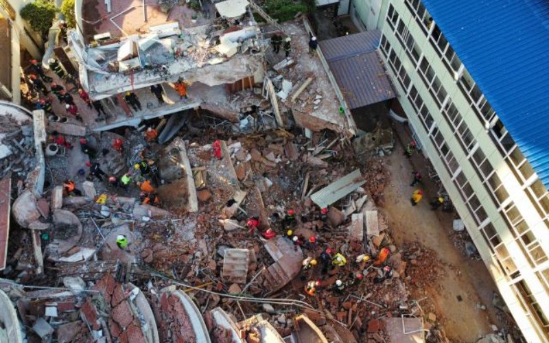 Ascienden a tres los fallecidos por el derrumbe de un hotel en Argentina