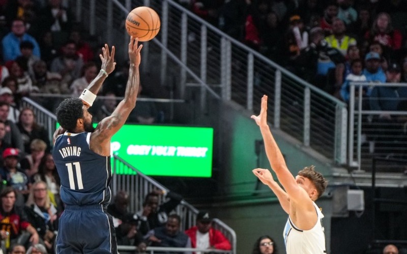 Kyrie Irving lideró el triunfo de los Mavericks ante Hawks