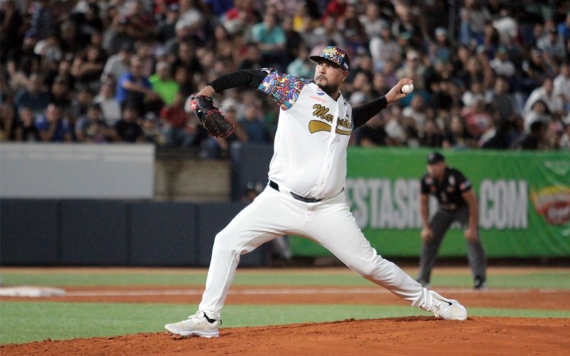 Bravos derrotó a Cardenales y lo igualó en la cima
