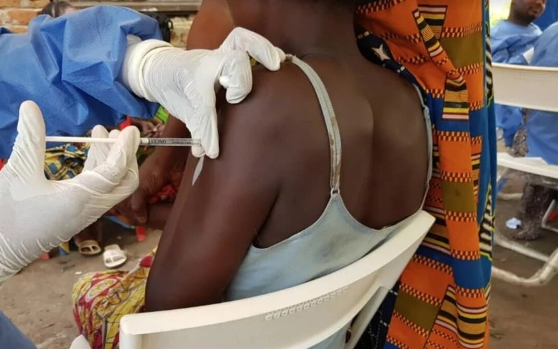 Sierra Leona lanza su primera campaña de vacunación preventiva contra el ébola