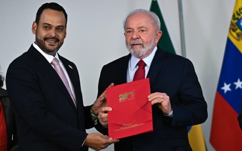 Embajador de Venezuela regresará a Brasil dos semanas después de ser llamado a consultas