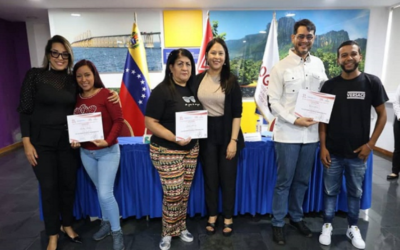 Certifican a emprendedores del sector turístico