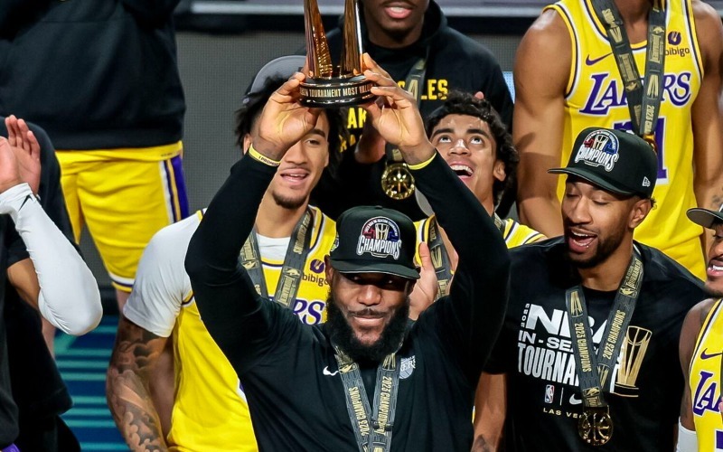 LeBron encadena cuatro triples-dobles y los Lakers debutan ganando en la NBA Cup