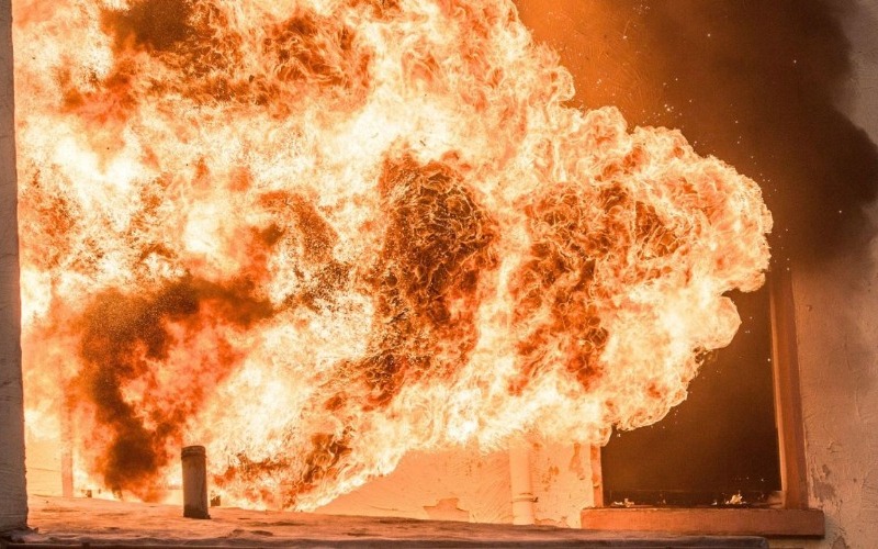 Fuerte explosión de gas provoca un incendio en edificio residencial en el sur de China