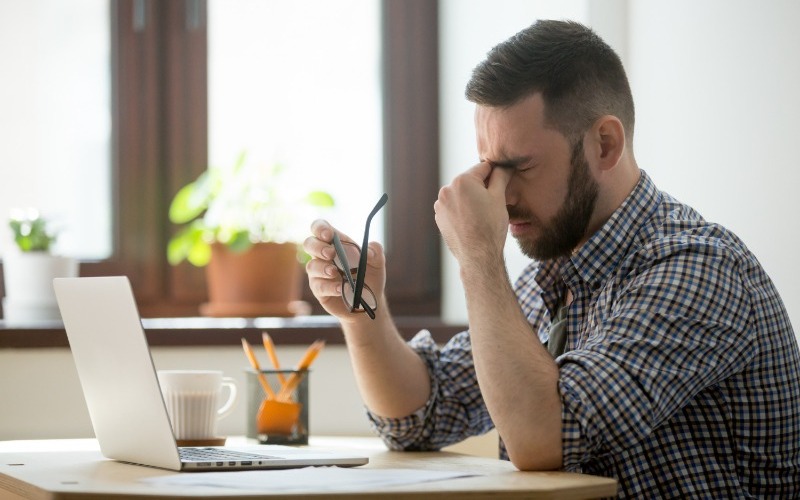 ¿Cómo evitar la fatiga visual laboral?