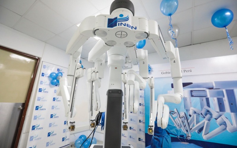 Perú comienza a aplicar la cirugía robótica con la presentación de un 'robot quirúrgico'