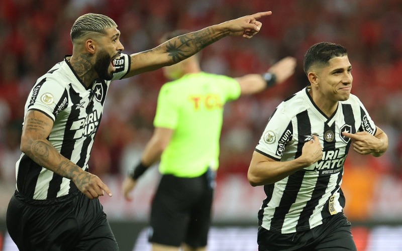Jefferson Savarino marcó y acercó a Botafogo al campeonato de Brasil