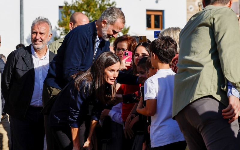 Reyes de España visitan pueblos arrasados por la riada y empatizan con los afectados