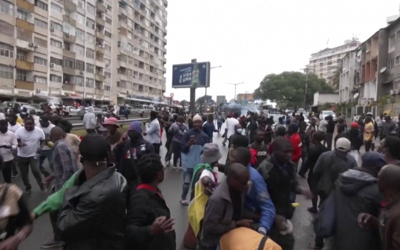 Policía reprime las protestas contra los resultados electorales en Mozambique