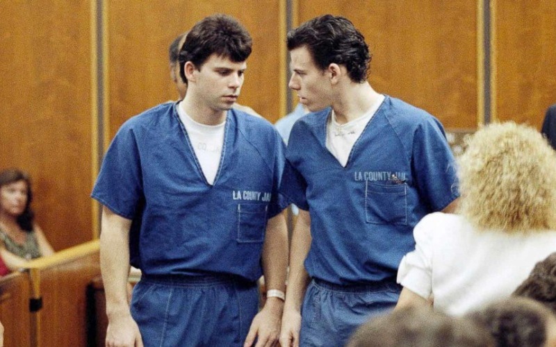 Fiscales de Los Ángeles revisarán nuevas pruebas en la condena por homicidio premeditado de 1996 de los hermanos Menéndez