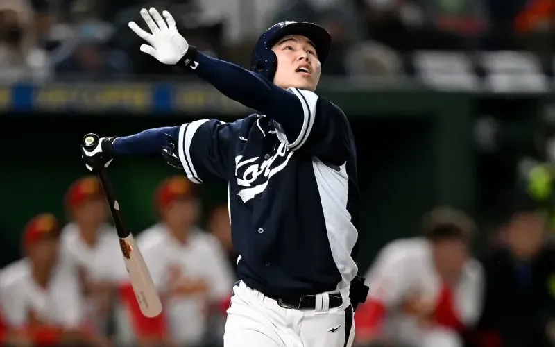 Los Dodgers firman por tres temporadas a la estrella surcoreana Hyeseong Kim