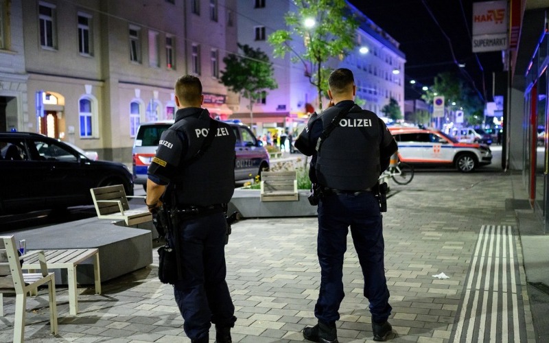 Policía austríaca pone bajo protección a 50 personas amenazadas por fugitivo armado
