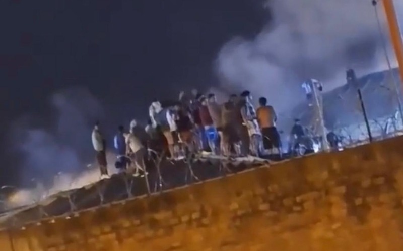 Al menos cinco reclusos fallecen en el incendio de una prisión en el centro de Perú