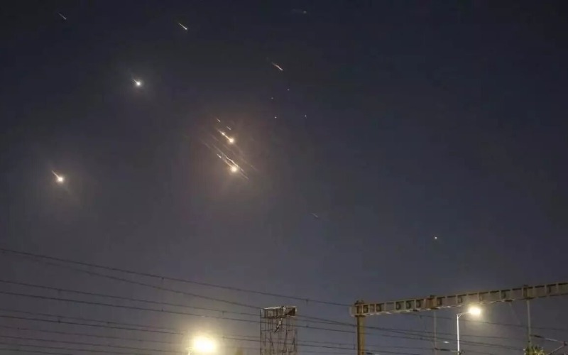 Irán ataca con misiles a Israel como venganza por las muertes de Haniyeh y Nasrala