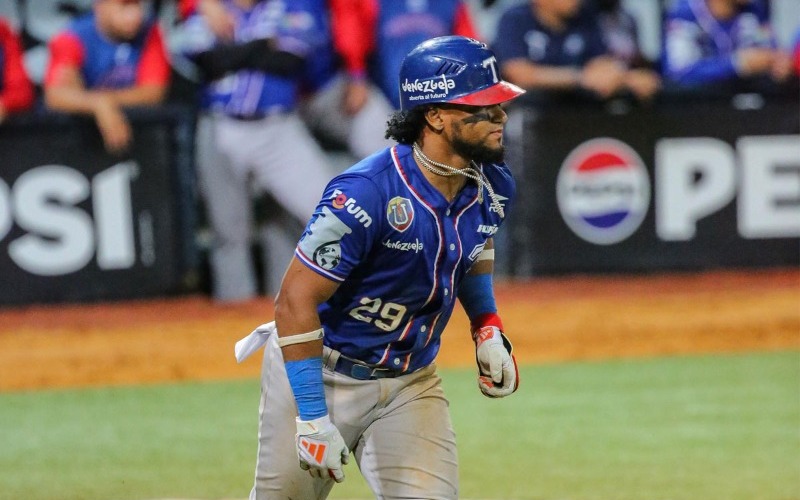 Tiburones cortó racha negativa tras vencer Caribes
