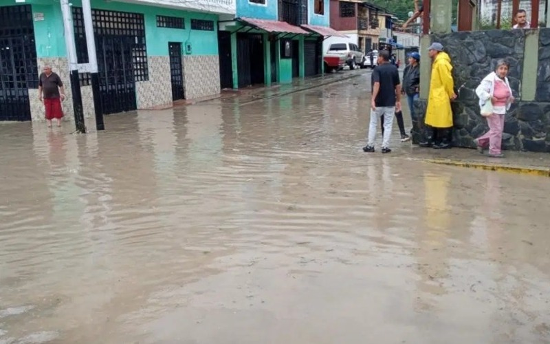 Intensas lluvias en Mérida dejan varias viviendas afectadas