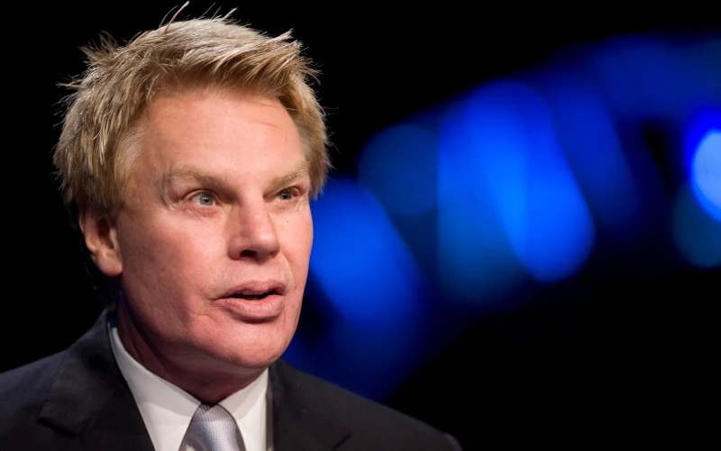 Expresidente de Abercrombie es arrestado en EEUU por explotación sexual de hombres jóvenes