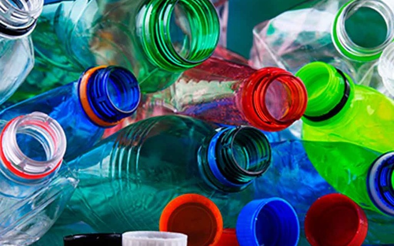 Estudio vincula productos químicos del plástico con enfermedades cardíacas