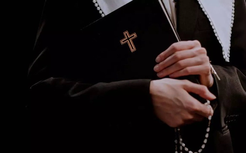 Detenida monja por robar joyas y objetos de oro por valor de 80 mil euros  en Italia