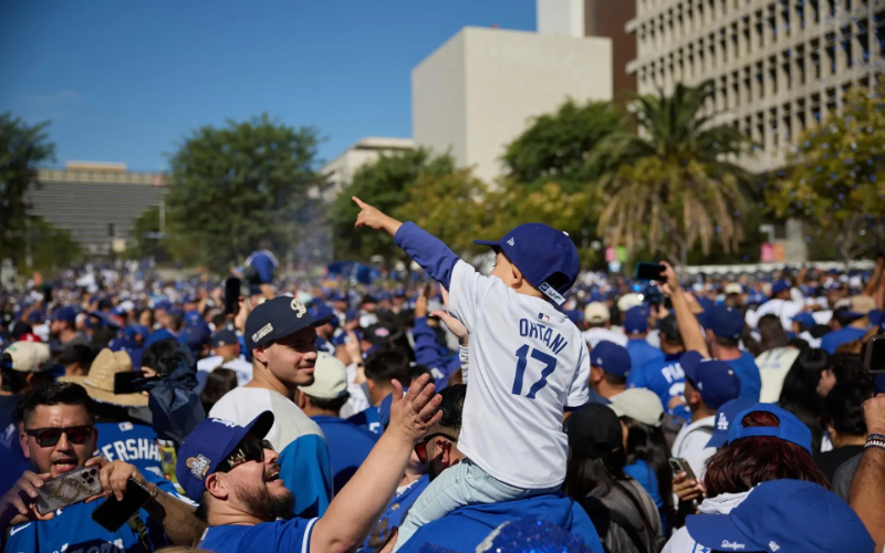 Los Dodgers paralizan la ciudad de Los Ángeles con su primer desfile en 36 años