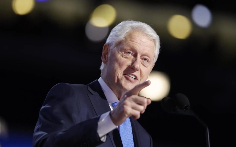 Bill Clinton también entra en la escena electoral en ayuda de Harris