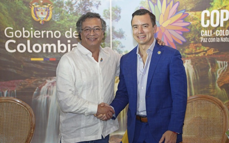 Petro y Noboa hablan de cooperación energética y fijan una próxima reunión en Galápagos