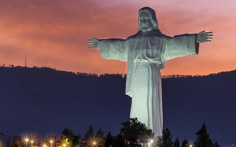 Indonesia inaugura la estatua de Cristo más grande del mundo