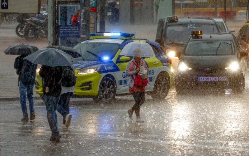 Lluvias torrenciales en España inundan ahora Cataluña