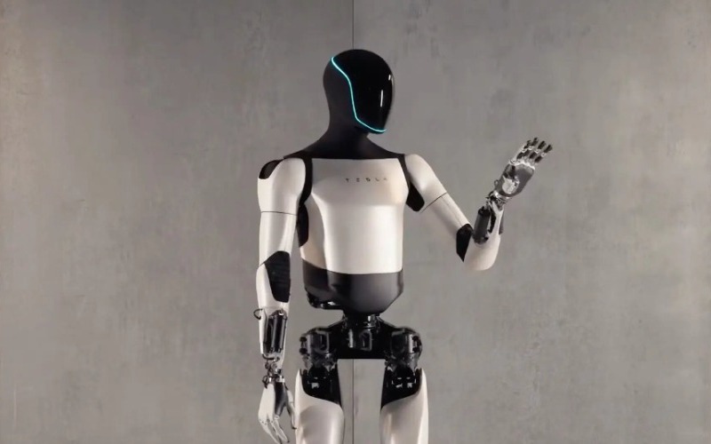 Robot humanoide de Tesla presentado con el Cybercab era controlado remotamente