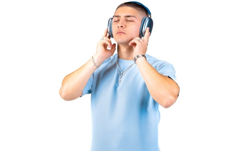 Alex Ponce encuentra su espacio en la musical mediante TikTok