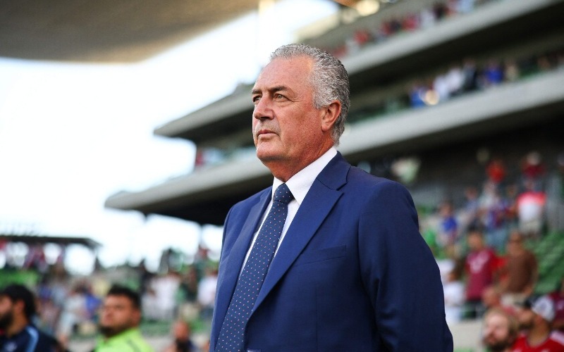 Técnico de Paraguay Gustavo Alfaro completa lista de 27 convocados