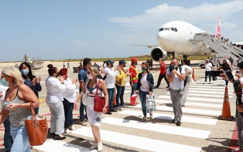 Arriban a la Isla de Margarita 294 turistas provenientes de Polonia