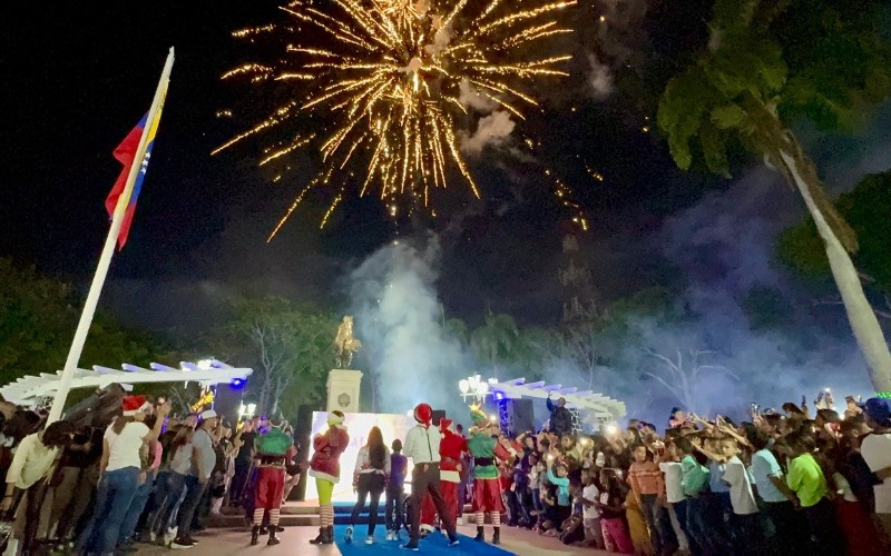 Alcaldesa Lilys Osuna realizó encendido de la Navidad con más de  5000 tigrenses