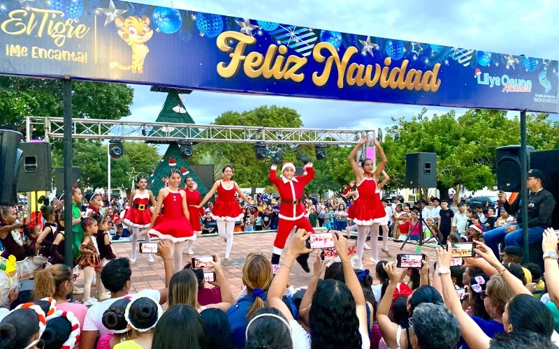 Alcaldesa Lilys Osuna encendió la magia de la navidad en la plaza Revenga de El Tigre